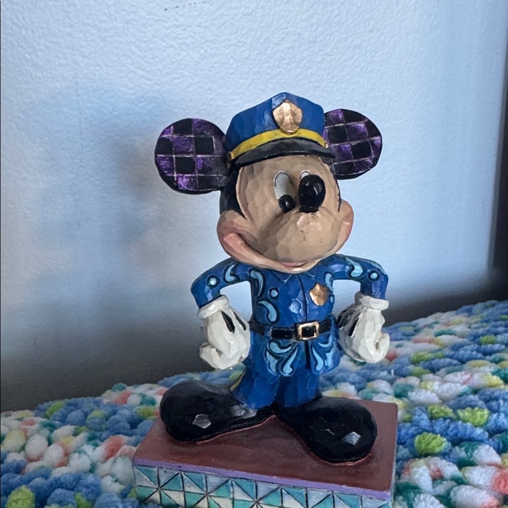 Disney Showcase Jim Shore Mickey Mouse Officer Friendly Police figure